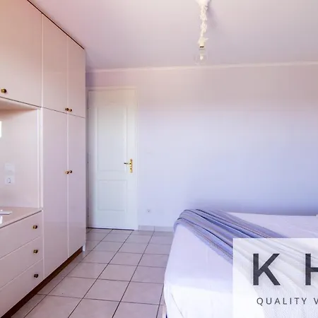 Superior Boutique Studios! #3 Apartment